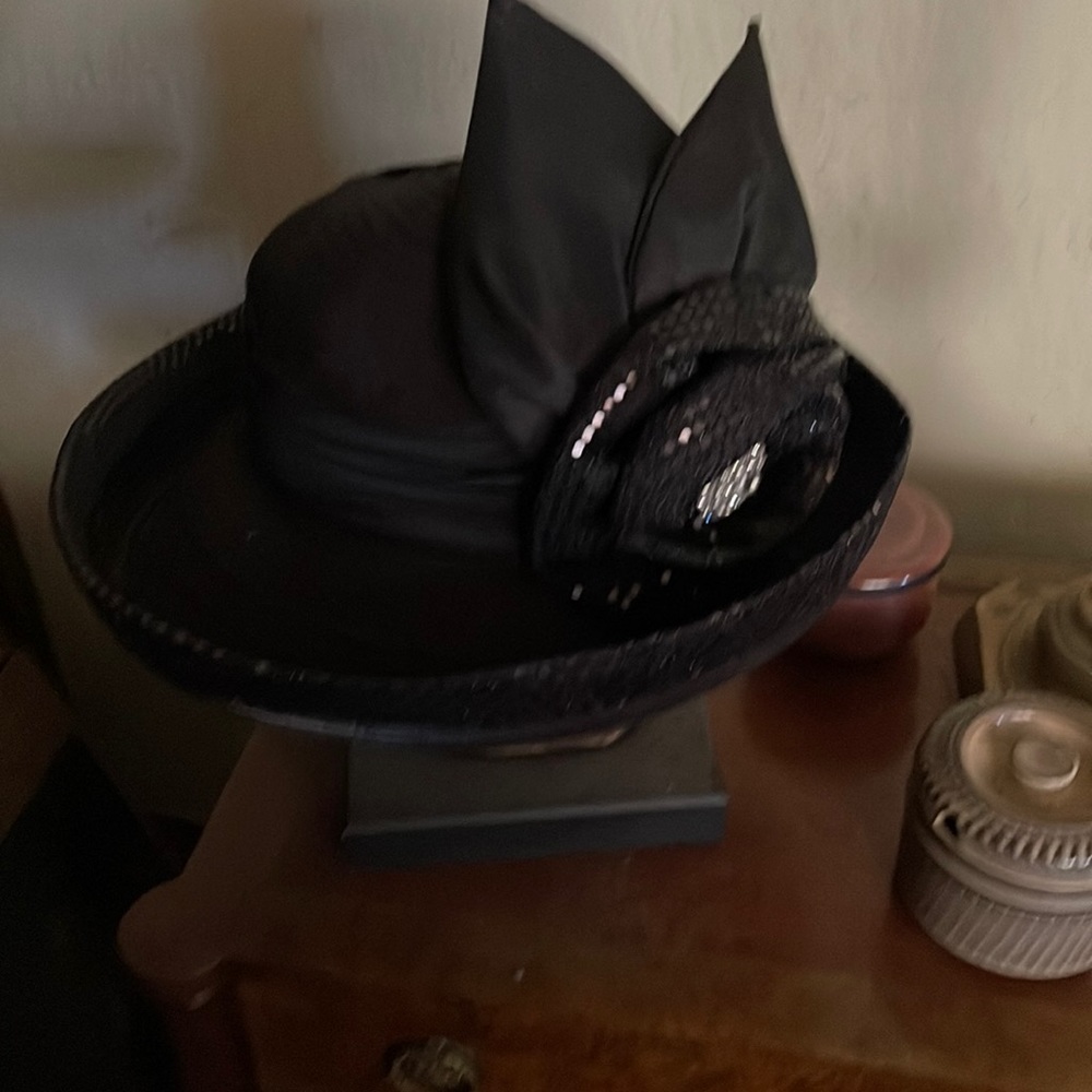 Black dress hat